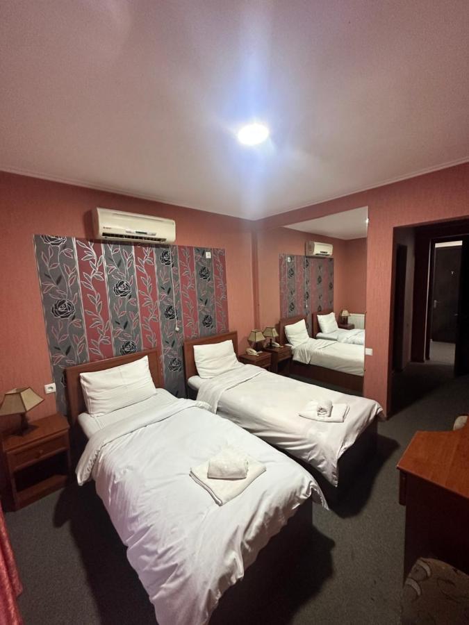 Imeri Park Hotel Kutaisi Bagian luar foto