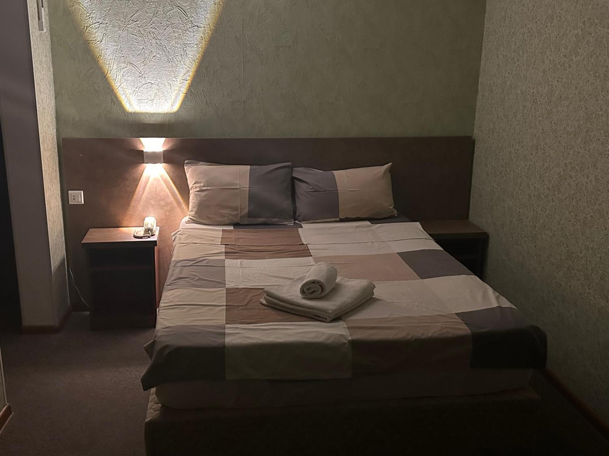 Imeri Park Hotel Kutaisi Bagian luar foto
